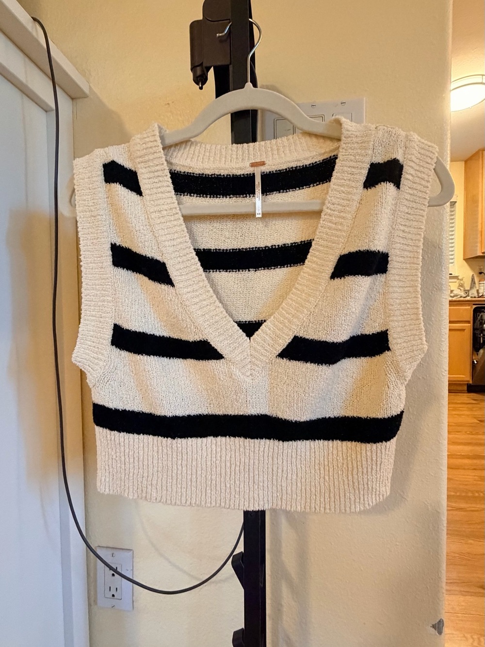 Splendid Cream & Black Striped V-Neck Cropped Sweater Tank